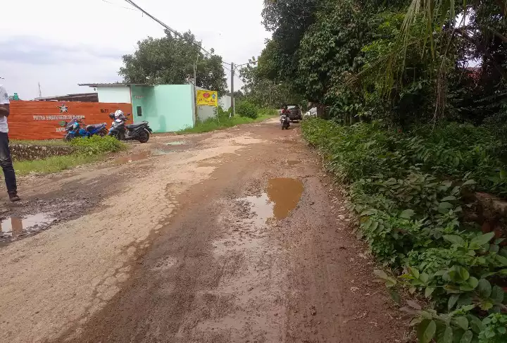 Jalan Rusak Desa Ragemanunggal