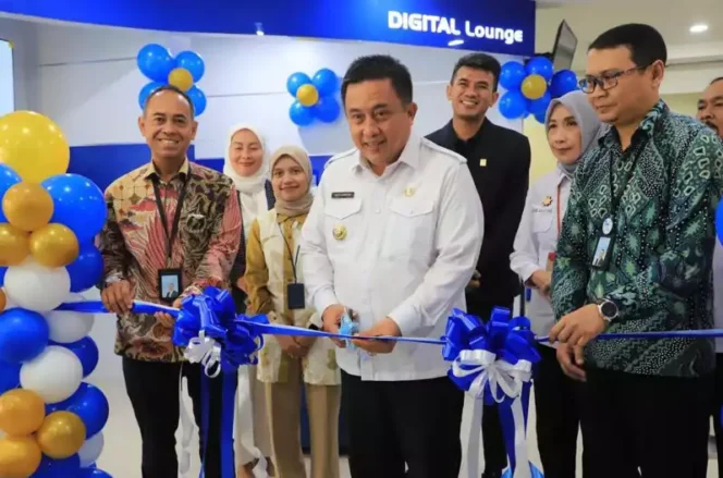 
Pencetakan massal SPPT PBB P2 diresmikan oleh Pj Bupati Bekasi, Dedy Supriyadi, bersama Kepala Bapenda, Ani Gustini, di Kantor Bapenda Kabupaten Bekasi. (Dok: Istimewa)