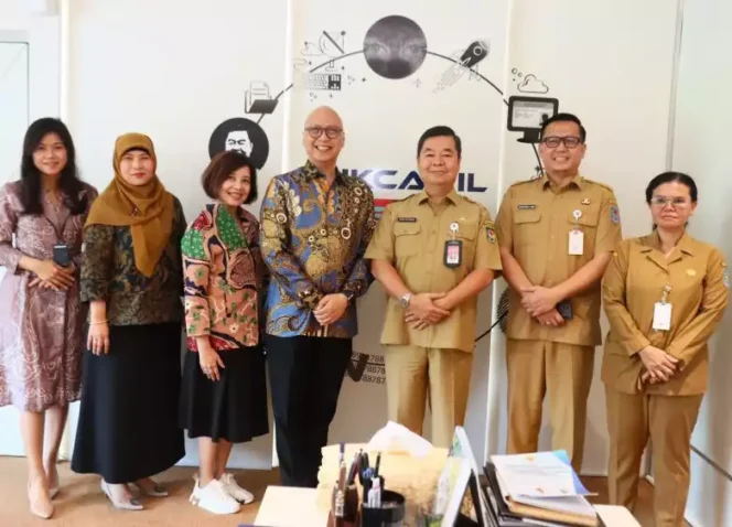 
Manajemen PT Bank Jasa Jakarta (BJJ) melakukan audiensi dengan Ditjen Dukcapil. (Dok: Istimewa)