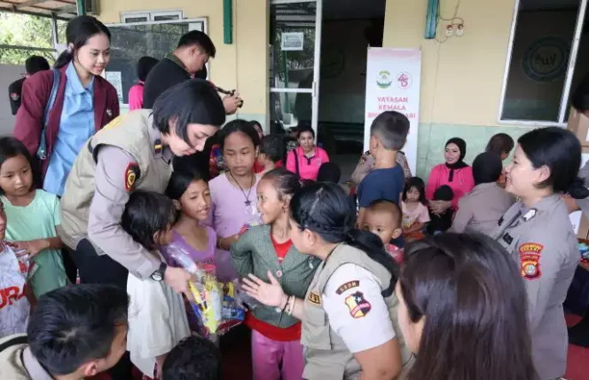 
Polri Berikan Trauma Healing Korban Banjir di Tambun Utara. (Dok: Istimewa)