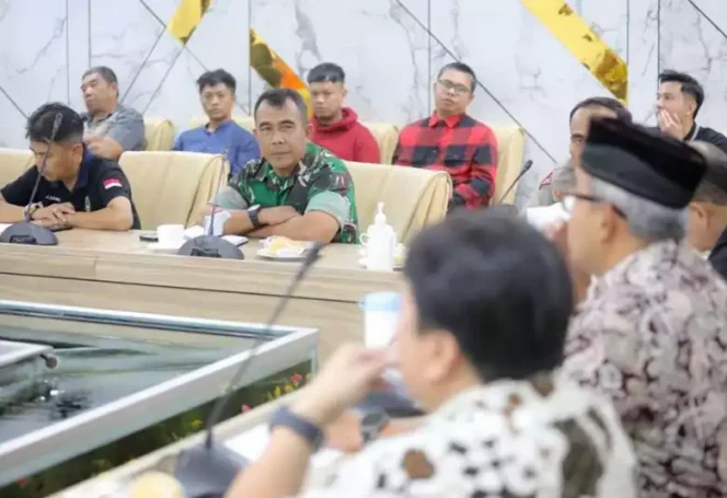 
Rapat Persiapan Pawai Persib Juara di Pendopo Kota Bandung. (Dok: Istimewa)