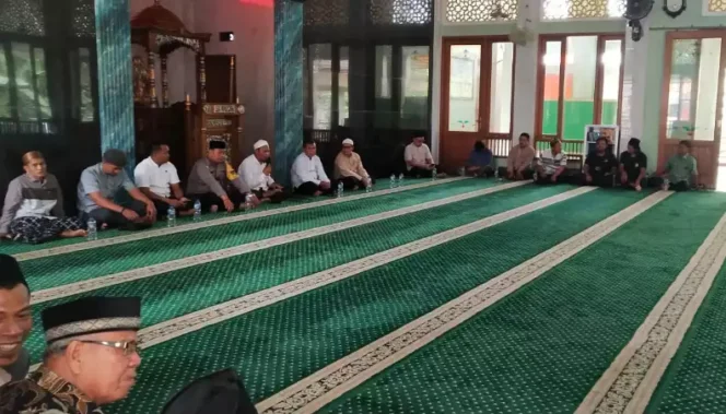 
Acara Doa Bersama Warga Desa Lubangbuaya di Masjid Jamie Nurrul Jannah. (Dok: Istimewa)