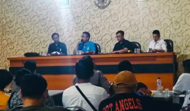 
Warga Desa Mekarwangi Protes Ruislag Tanah Jalan Makam Mede. (Dok: Istimewa)