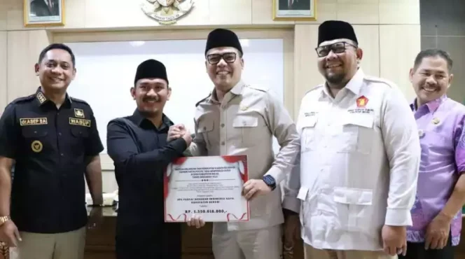 
Kegiatan Penandatanganan Naskah Perjanjian Hibah Daerah (NPHD) bagi partai politik. (Dok: Istimewa)