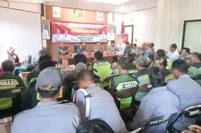 
Pembinaan kepada anggota Linmas se-Kecamatan Sukawangi. (Dok: Istimewa)