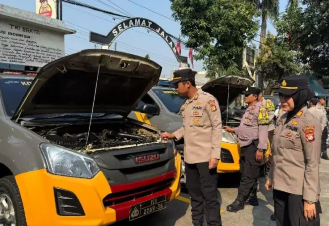 
Polsek Cikarang Barat menggelar apel pengecekan kendaraan dinas roda dua (R2), roda empat (R4), serta senjata api (senpi) inventaris dinas. (Dok: Istimewa)