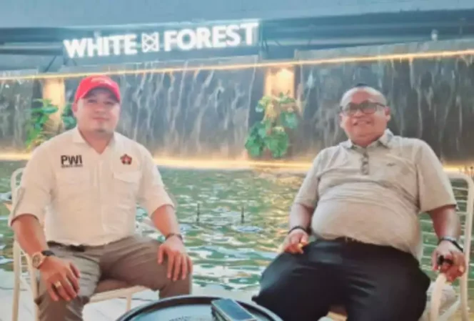 
Ketua PWI Bekasi Raya, Ade Muksin, Bersama Ketum DPP LAKI, Burhanudin Abdulah. (Dok: Istimewa)