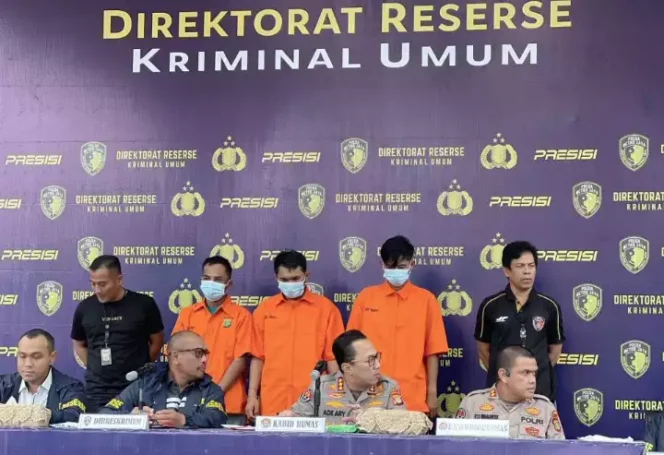 
Konferensi Pers Pengungkapan Para Terduga Pelaku Pembunuhan Notaris. (Dok: Istimewa)