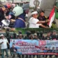 Aliansi Ormas Bekasi Bagikan Bendera