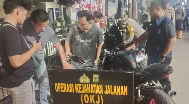 
Polsek Setu Polres Metro Bekasi kembali menggelar Operasi Kejahatan Jalanan (OKJ) dan Patroli Biru. (Dok: Istimewa)
