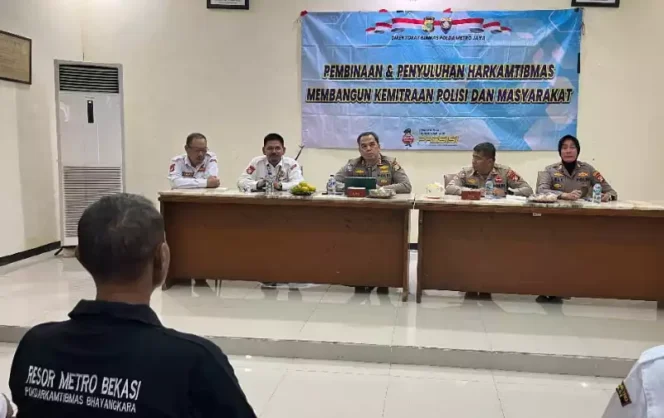 
Ditbinmas Polda Metro Jaya menggelar kegiatan pembinaan dan penyuluhan kepada jajaran Pokdarkamtibmas Resort Metro Bekasi. (Dok: Istimewa)
