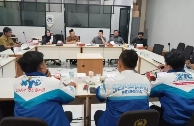 
Rapat kerja Komisi IV DPRD Kabupaten Bekasi bersama DPC XTC Indonesia Kabupaten. (Dok: Iatimewa)