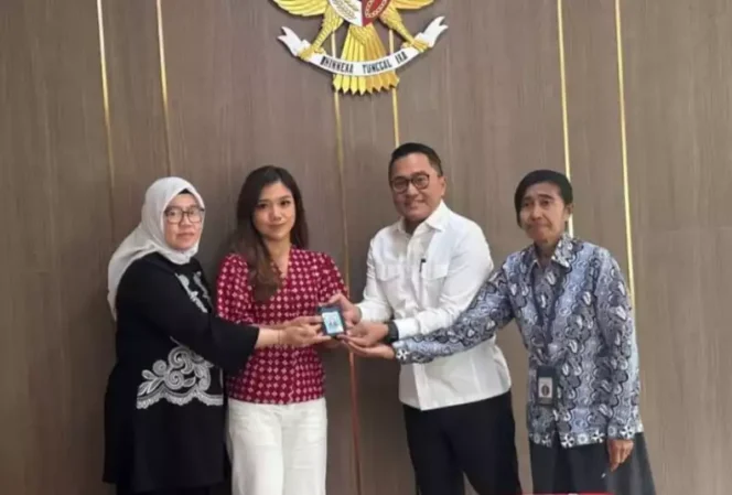 
Pengembalian Kartu Pers Wartawan CNN Indonesia oleh Istana. (Dok: Istimewa)