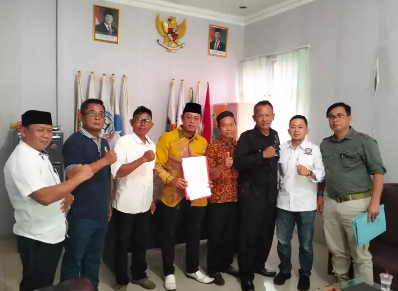 Jalan Makam Mede Mekarwangi