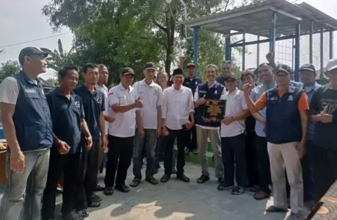 
Kades Ciledug Resmikan Rumah Pompa dan Tanam Pohon bersama Warga Perumahan Mustika Gandaria. (Dok: Istimewa)