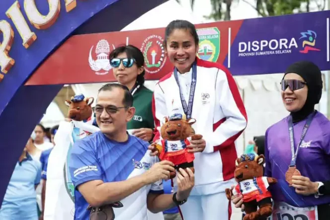 
Atlet Kemenpora Rumini Pertahankan Emas di Lari 5K Pornas Korpri 2025. (Dok: Istimewa)