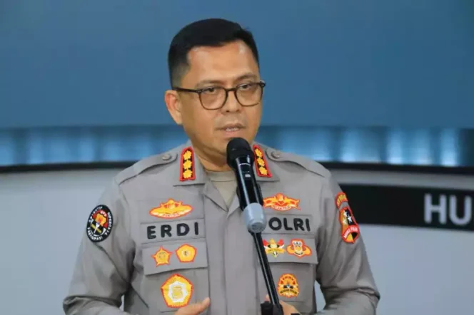 
Kepala Bagian Penerangan Umum (Kabagpenum) Ro Penmas Divisi Humas Polri, Komisaris Besar Polisi (Kombes Pol) Erdi A. Chaniago. (Dok: Istimewa)