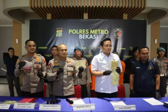 
Konferensi Pers Polres Metro Bekasi, Kasus Penyalahguna Gas LPG Subsidi. (Dok: Istimewa)