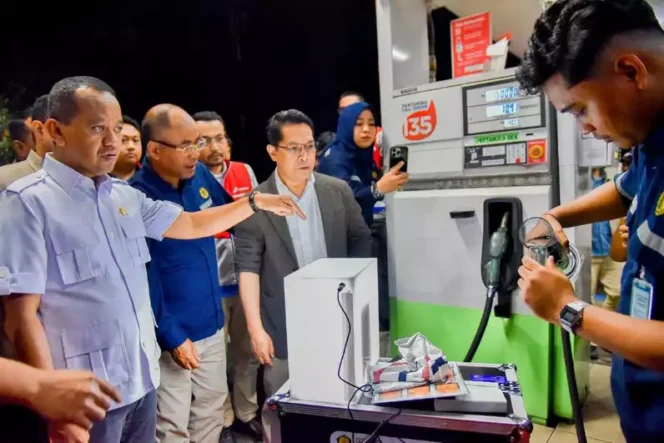 Menteri ESDM, Bahlil Lahadalia, Sidak di SPBU 26 Pertamina Asrikaton, Pakis, Malang. (Dok: Istimewa)