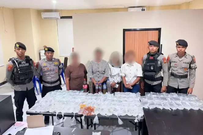 
Barang Bukti Penyitaan Miras Cap Tikus. (Dok: Istimewa)