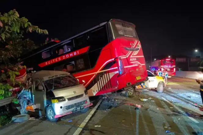 
Kecelakaan Beruntun Purwakarta. (Dok: Istimewa)