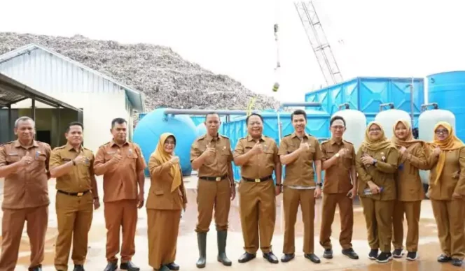 
Kepala DCKTR Kabupaten Bekasi Dampingi Sekda Tinjau Pembangunan IPAL Lindi TPA Burangkeng. (Dok: Istimewa)