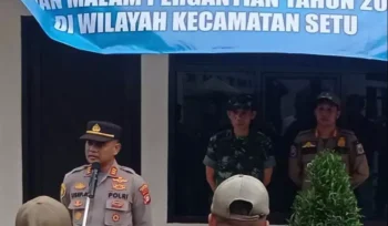 Kapolsek Setu Pimpin Apel Gabungan Pengamanan Malam Pergantian Tahun Baru 2026. (Dok: Istimewa)