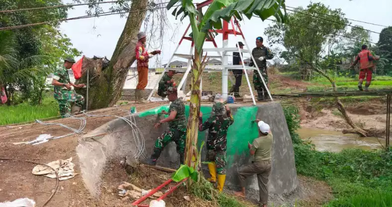 Renovasi Jembatan Gantung Manggala Sungai Cikarang 2