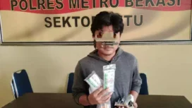 Pemuda Diduga Penjual Obat Keras Terlarang / Golongan G di Mapolsek Setu. (Dok: Istimewa)
