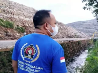 Ketua PWI Bekasi Raya di TPST Bantargebang. (Dok: Istimewa)