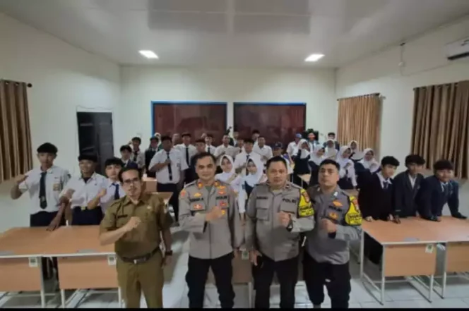 
Polsek Setu Edukasi Pelajar: Cegah Tawuran dan Narkoba dengan Sinergi Polri dan Sekolah. (Dok: Istimewa)