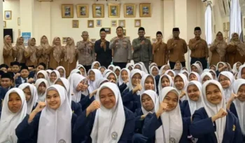 Polsek Tarumajaya di SMP IT Nurul Qolbi Tarumajaya. (Dok: Istimewa)