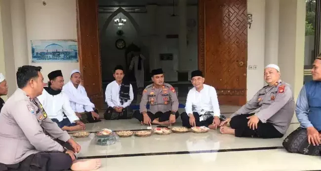 Polsek Setu Ajak Warga Kertarahayu Aktif Jaga Kamtibmas Lewat Jum'at Curhat. (Dok: Istimewa)