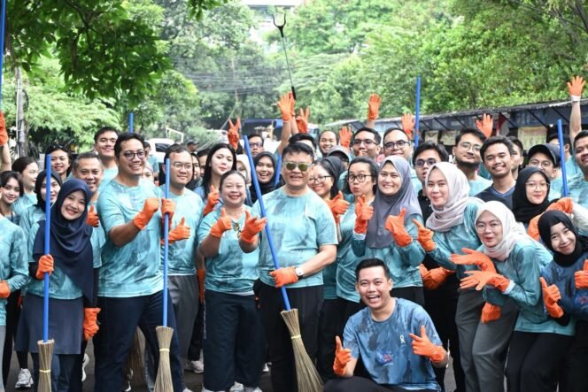 
Photo:  Jasa Raharja melaksanakan gerakan kepedulian lingkungan yang dilakukan bersamaan di berbagai wilayah Indonesia (Doc.Ist) 