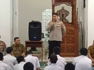 Kapolsek Cikarang Barat di SMKN 1 Cikarang Barat. (Dok: Istimewa)