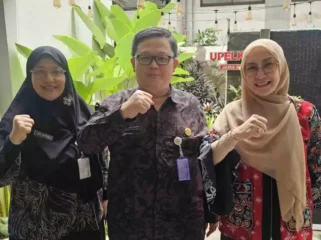 Kepala Dinas Kesehatan Kabupaten Bekasi, Dr. Arief Kurnia/Tengah. (Dok: Istimewa)