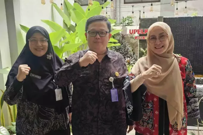 
Kepala Dinas Kesehatan Kabupaten Bekasi, Dr. Arief Kurnia/Tengah. (Dok: Istimewa)