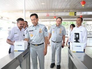 Photo: Giatbpertemuan strategis antara Jasa Raharja dan DAMRI. Direktur Utama Jasa Raharja, Muhammad Awaluddin, melakukan kunjungan kerja ke Perum DAMRI  Cabang Kemayoran,  (Doc.Ist) 