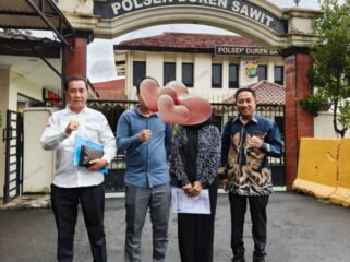 Photo: Lembaga bantuan hukum Bintang Yustisia Nusantara LBH BYN Saat dampingi korban dugaan kekerasan di Polsek Duren sawit (Doc.cam) 