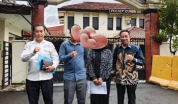 Photo: Lembaga bantuan hukum Bintang Yustisia Nusantara LBH BYN Saat dampingi korban dugaan kekerasan di Polsek Duren sawit (Doc.cam) 