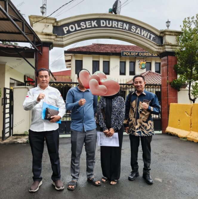 
Photo: Lembaga bantuan hukum Bintang Yustisia Nusantara LBH BYN Saat dampingi korban dugaan kekerasan di Polsek Duren sawit (Doc.cam) 