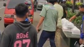 Photo: Kegiatan sosial dibulan ramadhan 2026 oleh anggota DPR RI Komisi X, H. Sudjatmiko., ST. Di jalan Ahmad Yani (Doc.Ist) 