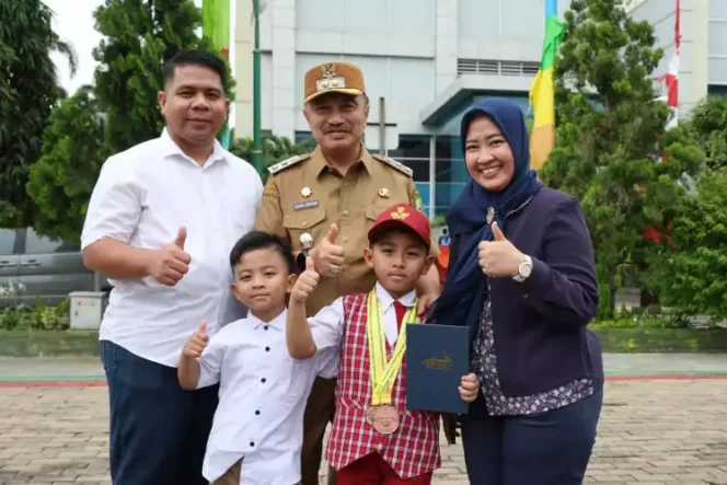 
Wawali Kota Bekasi Bersama Pelajar Bekasi. (Dok: Istimewa)