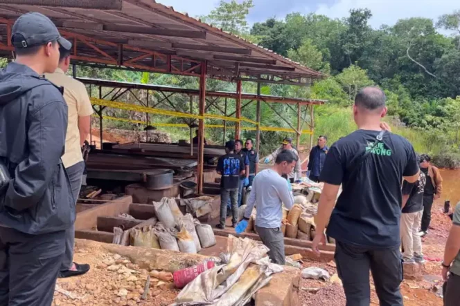 
Polri Bongkar Tambang Ilegal dan Penyelundupan Pasir Timah ke Malaysia. (Dok: Istimewa)