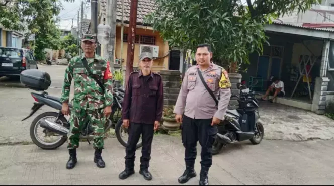 
Polsek Setu, Polres Metro Bekasi dan Potmas Jaga Keamanan di Desa Lubangbuaya