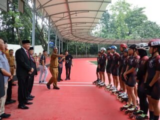 Photo: Walikota Bekasi Tri Adhianto saat meresmikan International Skate Track dan GOR Terpadu Kota Bekasi. (Doc.Ist) 