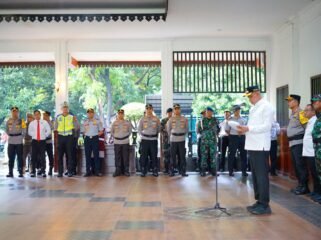 Photo: Walikota Bekasi Tri Adhianto saat pimpin Apel Operasi ketupat jaya 2026 (Doc.cam) 