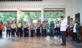 Photo: Walikota Bekasi Tri Adhianto saat pimpin Apel Operasi ketupat jaya 2026 (Doc.cam) 