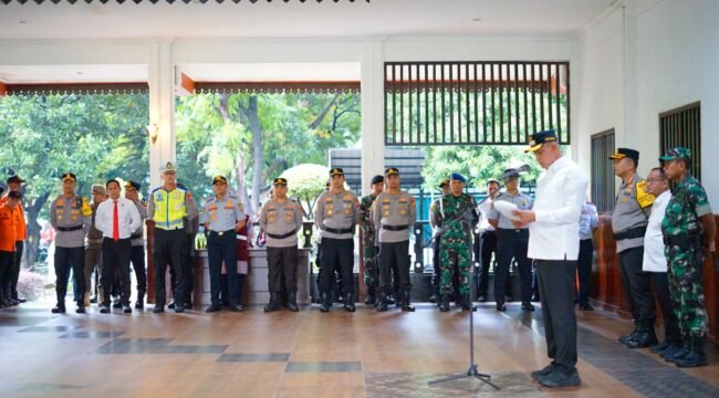 Photo: Walikota Bekasi Tri Adhianto saat pimpin Apel Operasi ketupat jaya 2026 (Doc.cam) 