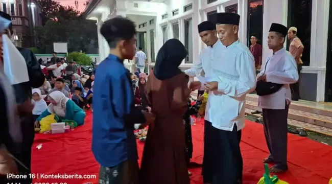 Santunan Yatim Pemdes Ragemanunggal, Setu. (Dok: Istimewa)